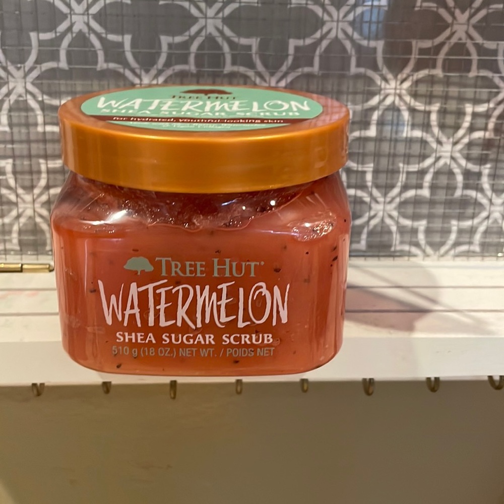 I’m selling a tree hut body scrub watermelon brand new haven’t used it yet.